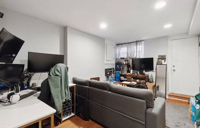 1 bed, 1 bath, $1,400, Unit Unit B