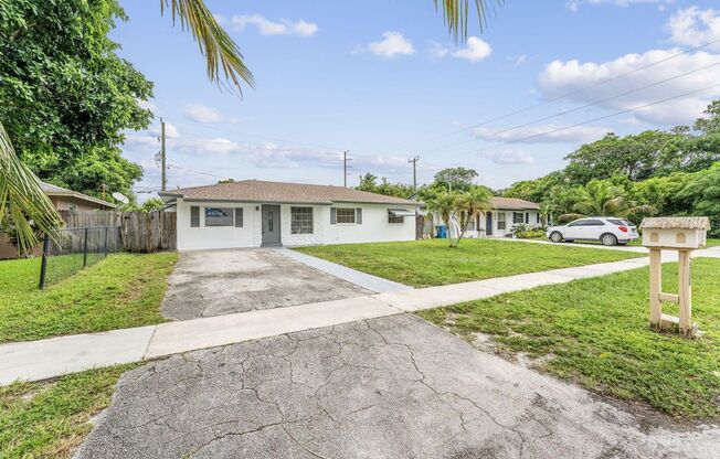 502 NW 8th Court #502, Boynton Beach, FL 33426