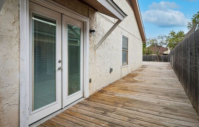 3 beds, 1 bath, $2,200