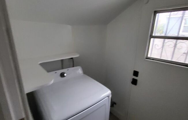 2 beds, 1 bath, $3,095