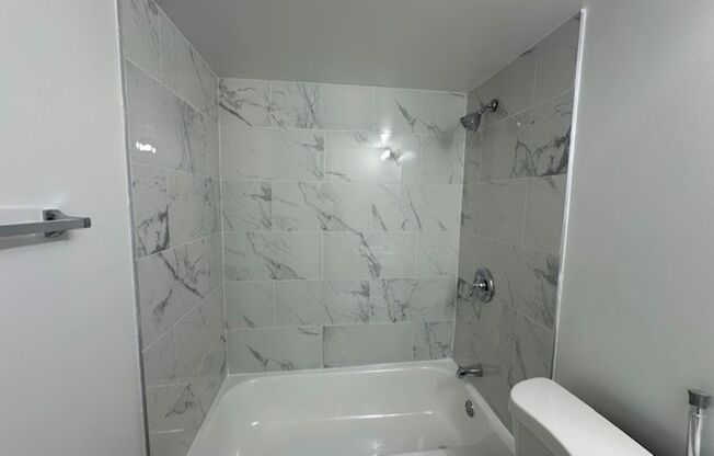 2 beds, 2 baths, 900 sqft, $1,995, Unit 206