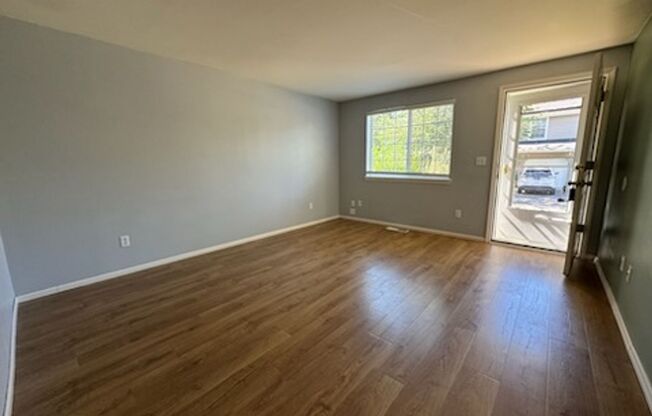 Spacious 3-Bedroom, 2.5-Bath Townhouse Near Churchill In Eugene!