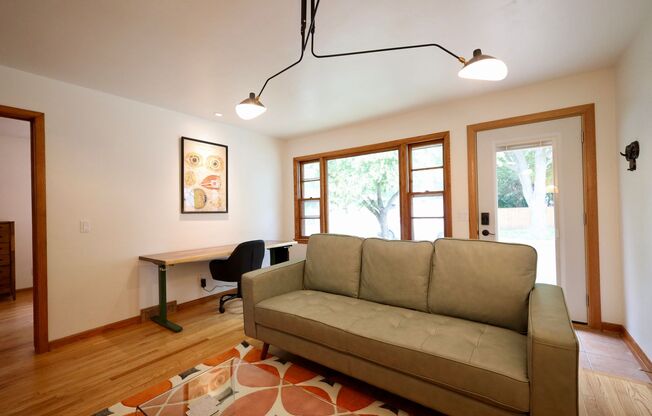 2 beds, 1 bath, 750 sqft, $2,453, Unit Eastside 2 BR duplex with private patio/dog run. Fully furnished. Flexible lease.