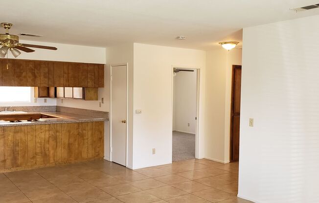 2 beds, 1 bath, 891 sqft, $1,300, Unit C