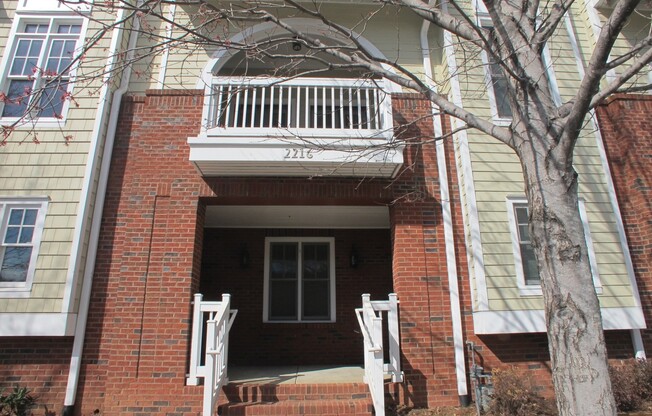 Luxury 3 Bedrooms and 2.5 Baths Townhouse located in the Southborough Complex!