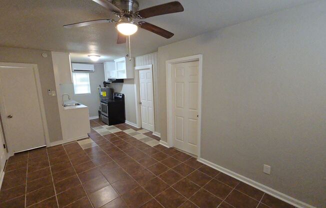 3335 Tuam St **HALF OFF SECOND MONTH'S RENT** ACCEPTING SEC 8/HOUSING**