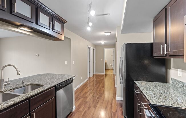 1000 Oakcrest Street - Oakcrest Investments 207 - 312