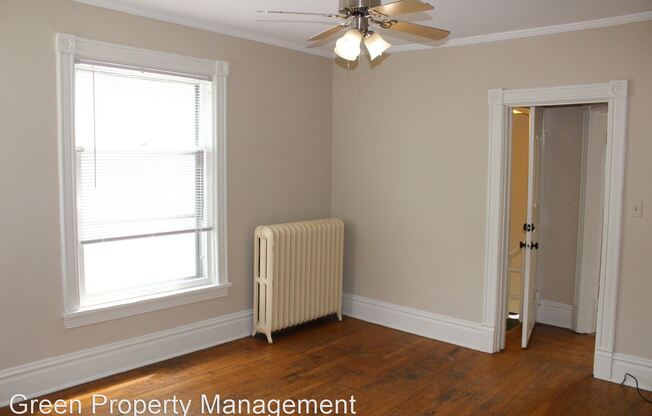 2 BR Close to Medical Mile with hardwood floors & in unit laundry