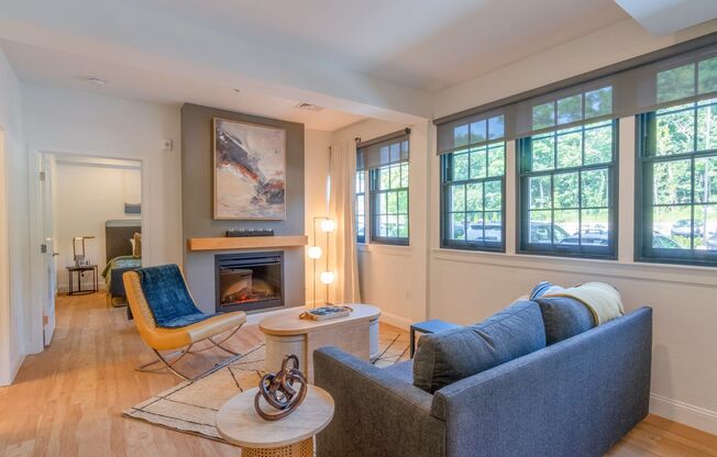 2 beds, 2 baths, 931 sqft, $3,000, Unit 44-301