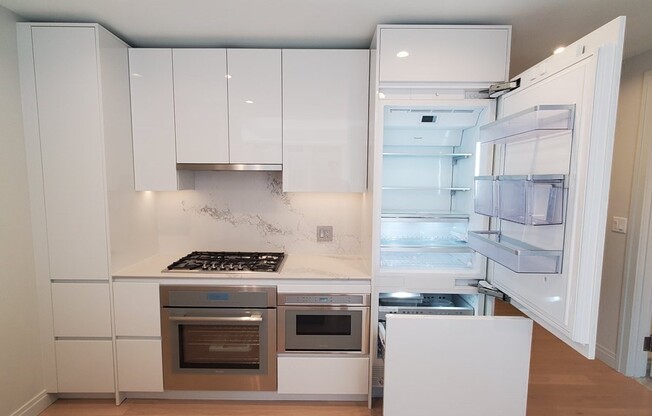 1 bed, 1 bath, 664 sqft, $4,800, Unit 908