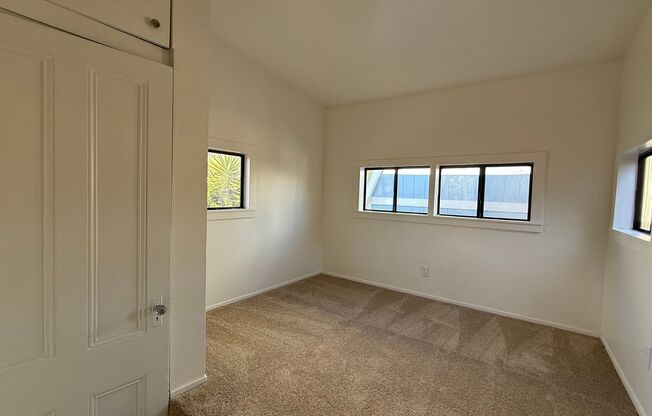 2 beds, 1 bath, $2,200, Unit 2263 1/2 Pacific (Back Unit)