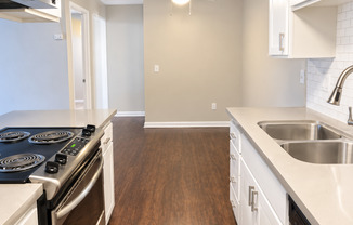 2 beds, 2 baths, $2,100, Unit 28
