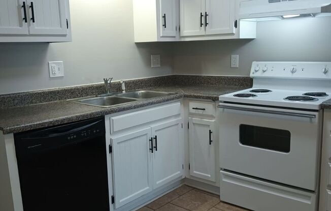 2 beds, 1 bath, 1,000 sqft, $899, Unit Apt C