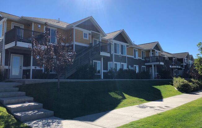 2 beds, 2 baths, $2,400, Unit Unit A