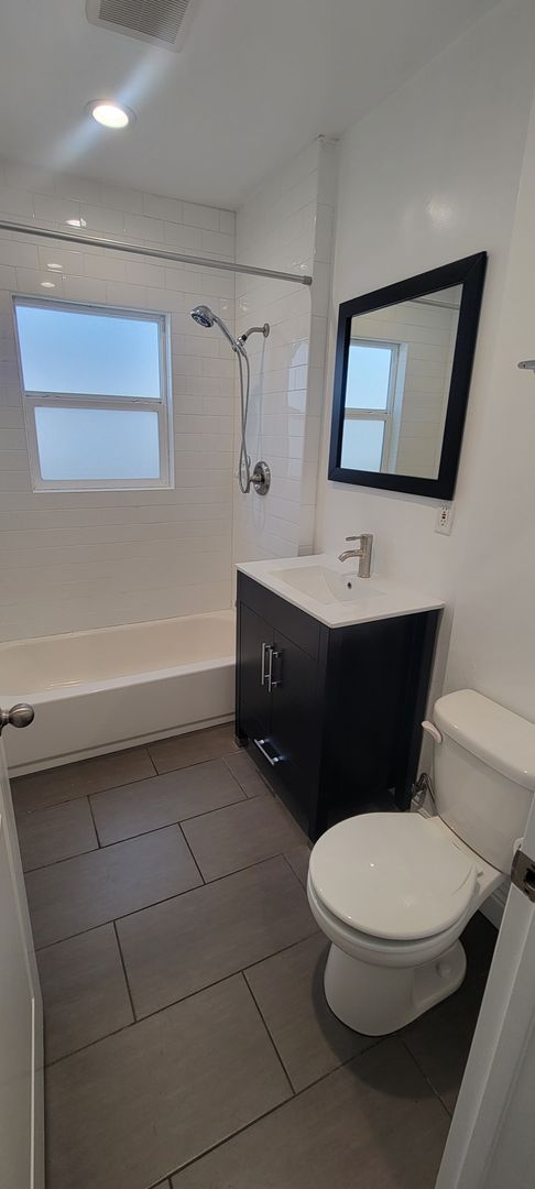 Studio, 1 bath, 500 sqft, $2,095, Unit 825-02