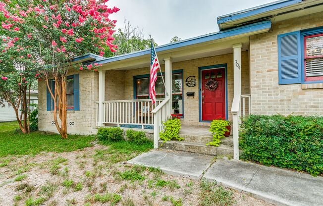 CHARMING 2-BEDROOM IN TERRELL HILLS