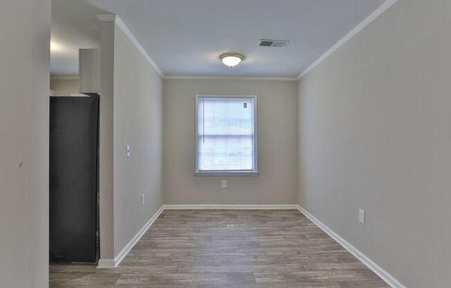 2 beds, 1 bath, 725 sqft, $899, Unit 813-20 FLAT R