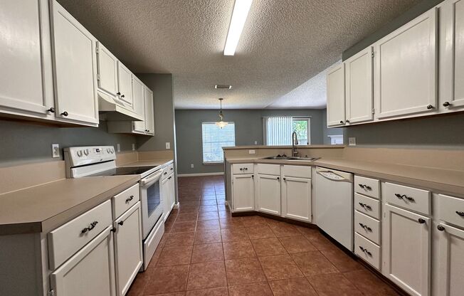 Beautiful home on Bridgecreek Dr in Argyle- Available Now!