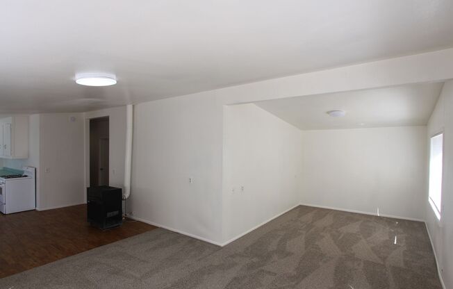 Bright 3-Bedroom Single-Story Duplex with Garage | 1,166 Sq Ft | Great Flagstaff Location