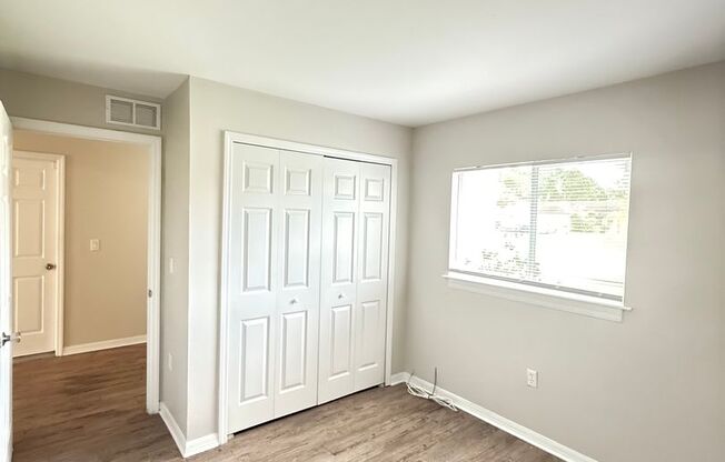 2 Bedroom + Den, 2 Bath Duplex!