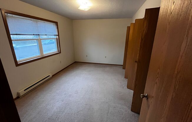 2 beds, 1 bath, $845, Unit Unit 5