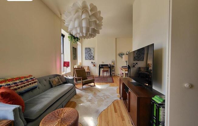 2 beds, 1 bath, $3,800, Unit 4