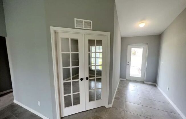 FREE APPLICATION SPECIAL- 3 Bedroom + Den - 2 Bathroom- NE Cape Coral