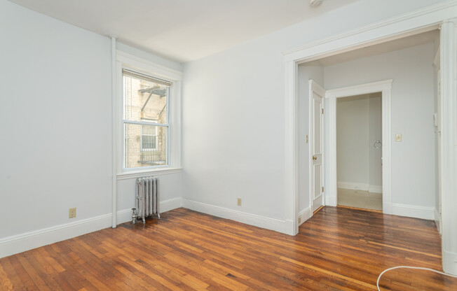 Studio, 1 bath, 329 sqft, $2,280, Unit 17