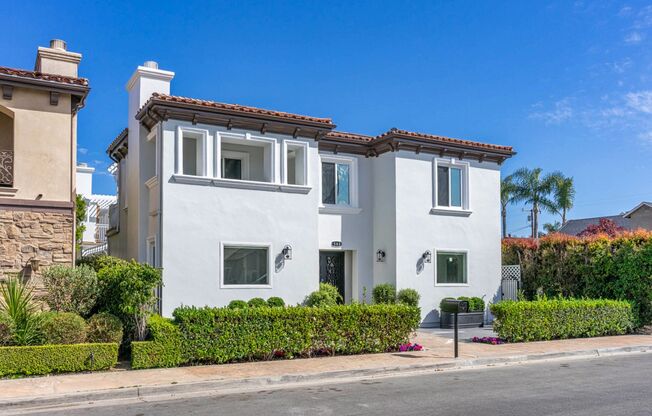 Welcome to 508 Westminster Avenue—a refined blend of Mediterranean charm, modern farmhouse elegance, and classic Newport Beach luxury, tucked away on a quiet, tree-lined street in one of the area’s most coveted neighborhoods.