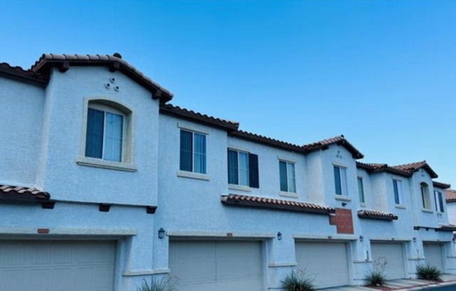 3 beds, 2 baths, $1,895, Unit UNIT 11102