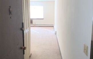 1 bed, 1 bath, 700 sqft, $899, Unit Custer-215