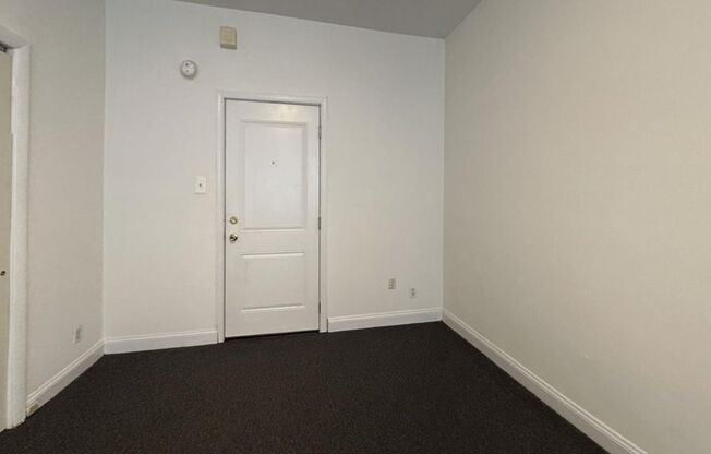 Studio, 1 bath, 284 sqft, $900, Unit 1-J