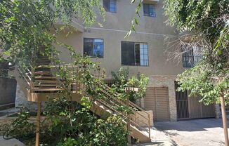 Sherman Oaks Area apartment close to local shops and Restaurants
