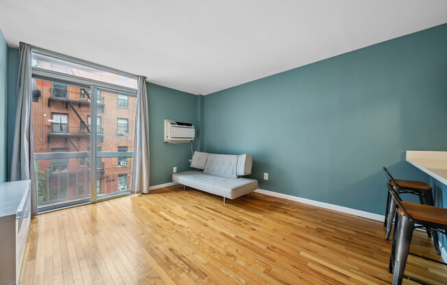 Studio, 1 bath, 430 sqft, $4,000, Unit 2T