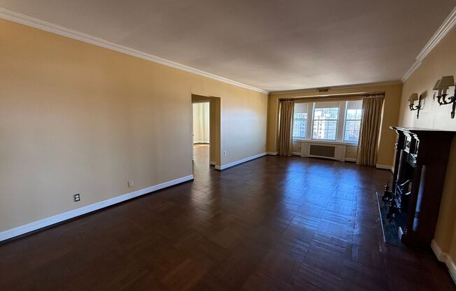 3 beds, 2 baths, 1,952 sqft, $3,200, Unit Royal York 916