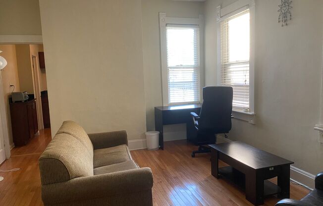 1 bed, 1 bath, 650 sqft, $1,095, Unit 61 E. 4th Ave.