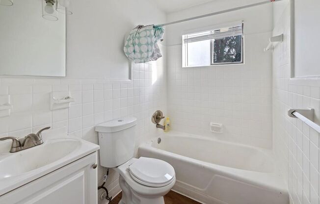 2 beds, 1 bath, 600 sqft, $1,175, Unit 2000A