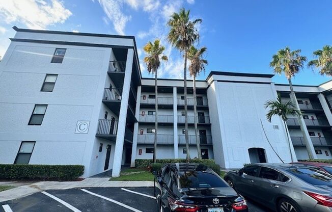 1 bed, 1 bath, 621 sqft, $1,795, Unit V119