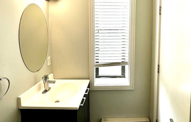 Studio, 1 bath, 330 sqft, $1,375, Unit 205