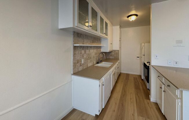 2621 Centinela Ave. #3