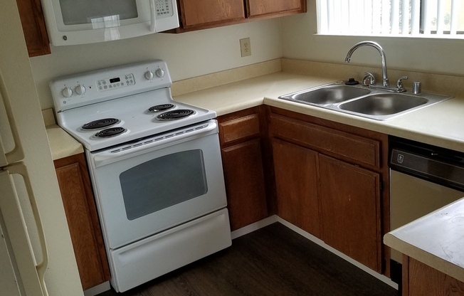 2 beds, 2 baths, 1,040 sqft, $1,610, Unit 109