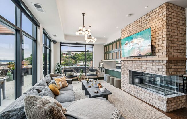 1 bed, 1 bath, 734 sqft, $2,595, Unit 318