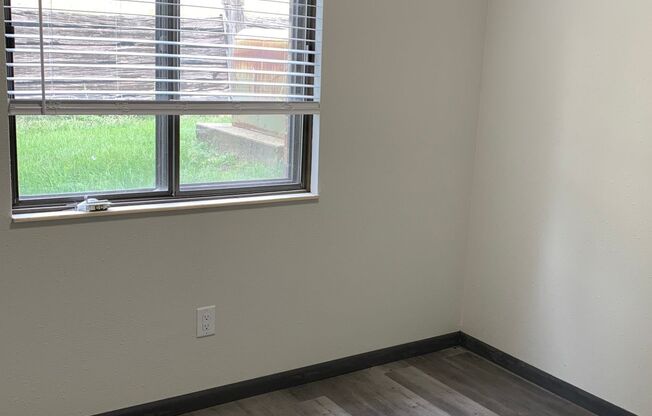 Newly renovated 2 bedroom apartment in Ponca- just a hop skip and a jump from Siouxland!