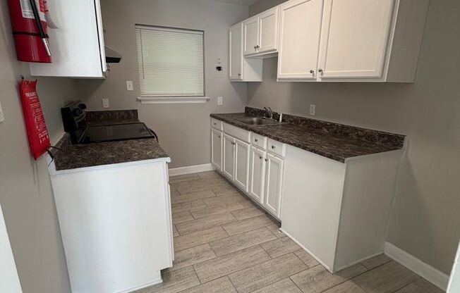 NEWLY RENOVATED!! 2 BEDROOM TOWNHOME (500.00 off FIRST FULL MONTHS RENT )