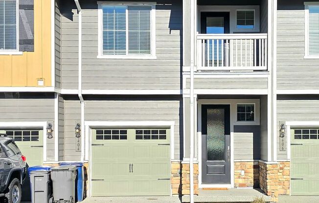 Arlington 3 Bedroom / 2.5 Bath - $250 Signing bonus!