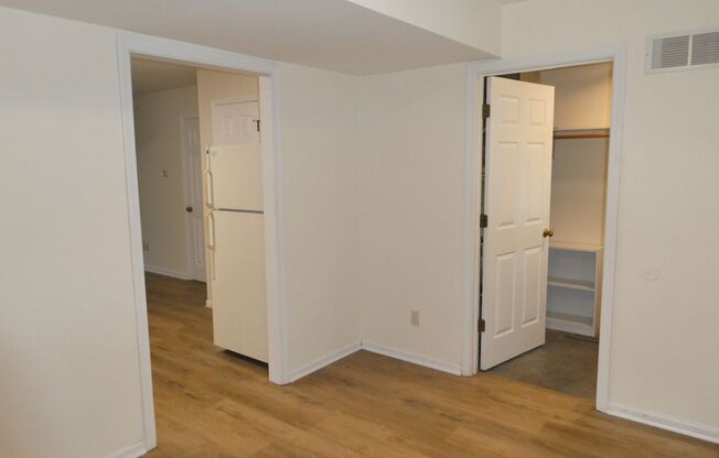 4 beds, 2.5 baths, $1,900, Unit Apt E