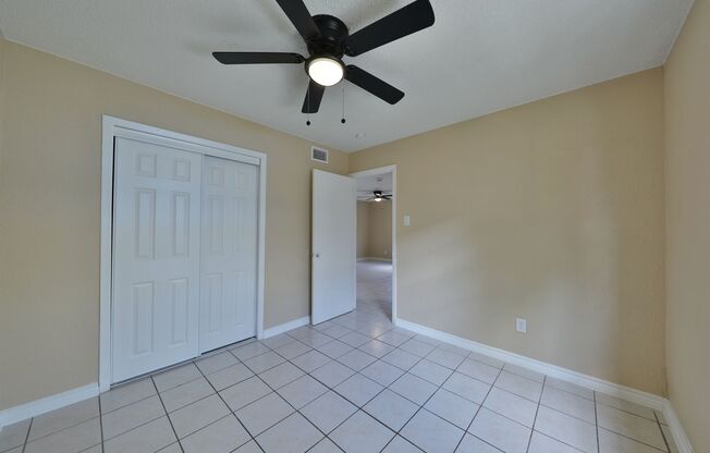 2 beds, 1 bath, $925, Unit 2