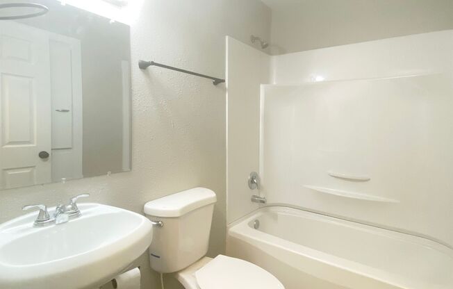 2 beds, 1 bath, $1,500, Unit 2104