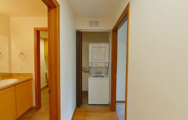 2 beds, 1 bath, $1,595, Unit 207