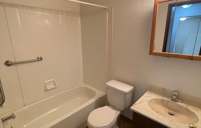 1 bed, 1 bath, $630, Unit 03